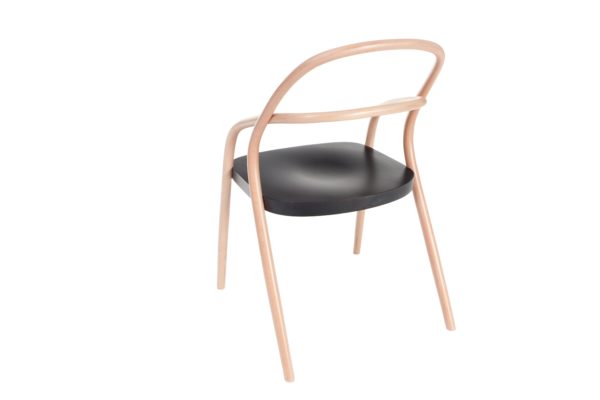 002 – krzesło z podłokietnikami z kolekcji TON