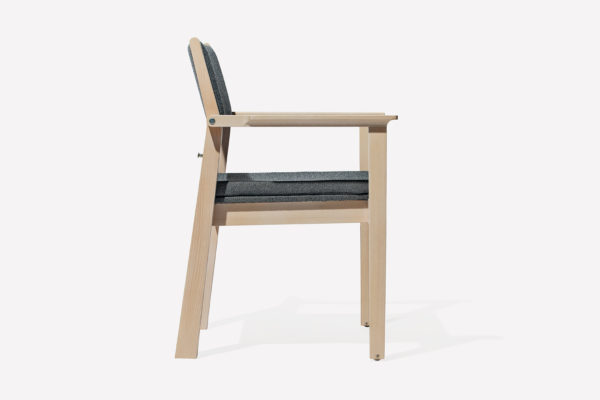 Santiago Dinning – krzesło z podłokietnikami z kolekcji TON