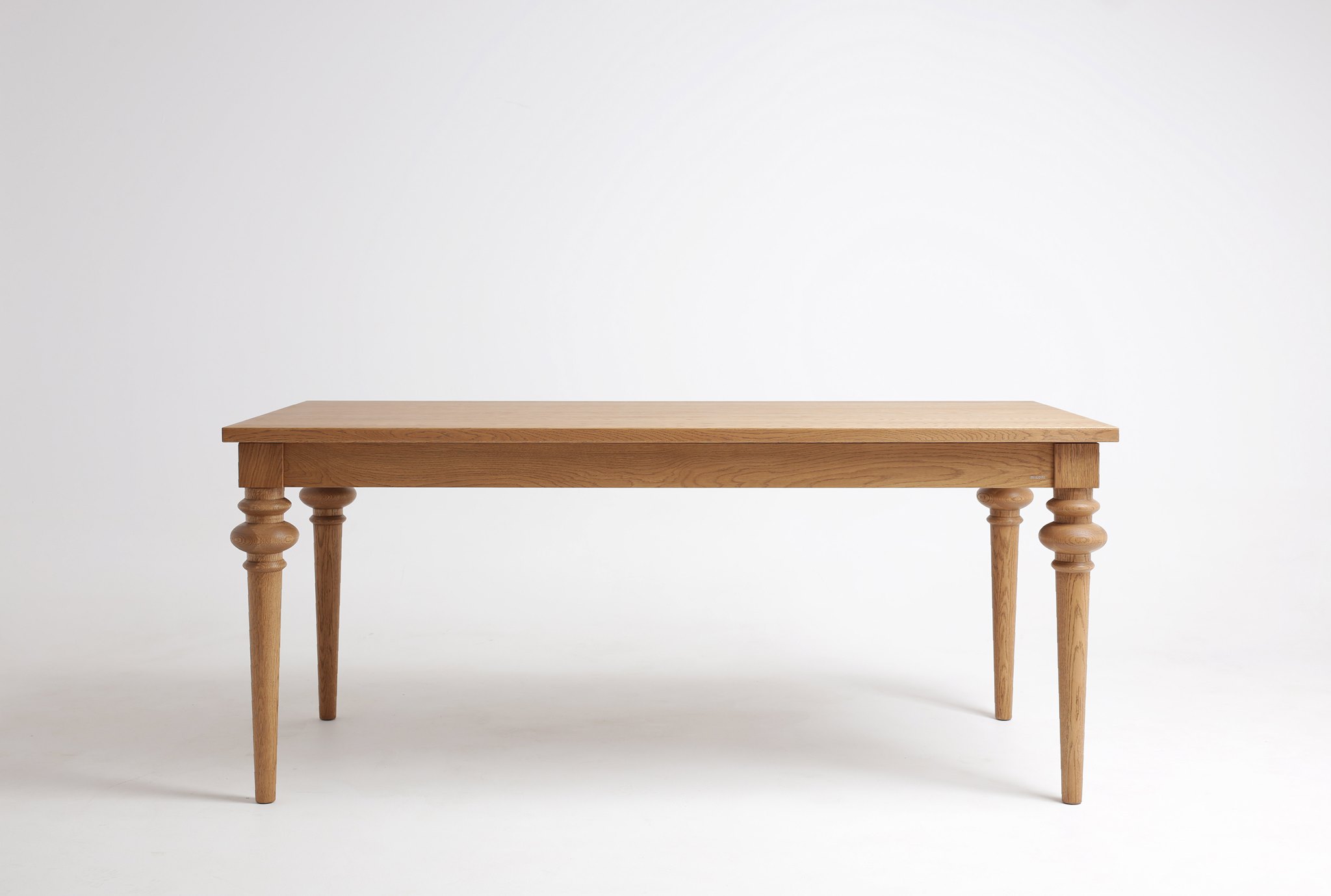Funkcjonalne, estetyczne stoły – Miloni