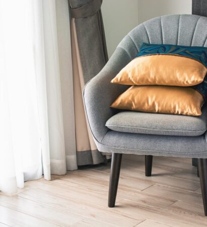 Najnowsze trendy w projektowaniu krzeseł z podłokietnikami